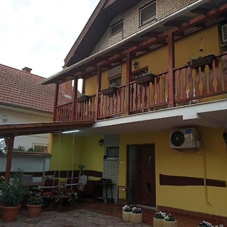 Bazsi Apartman Хайдусобосло Экстерьер фото