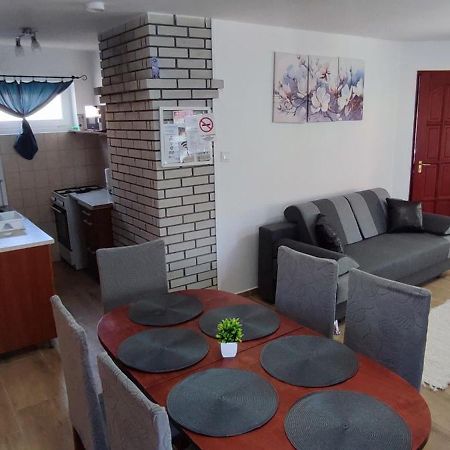 Bazsi Apartman Хайдусобосло Экстерьер фото