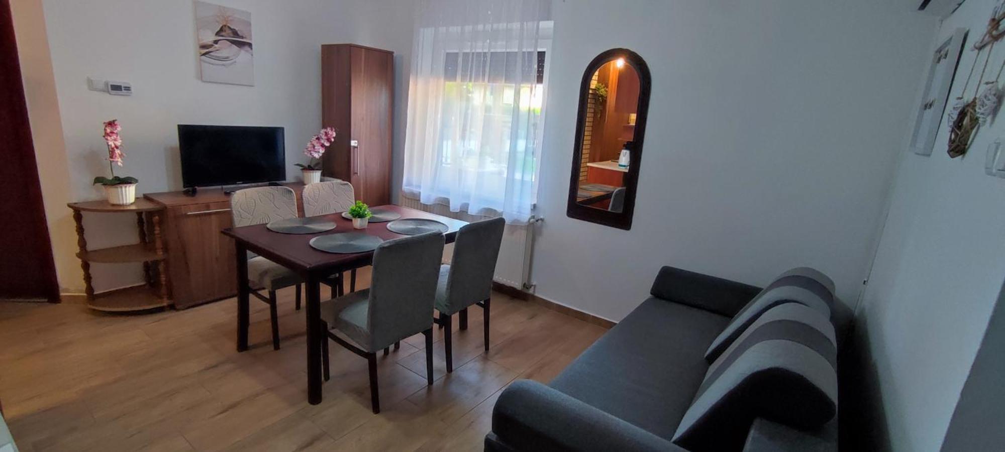 Bazsi Apartman Хайдусобосло Экстерьер фото