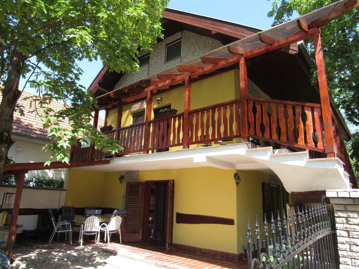 Bazsi Apartman Хайдусобосло Экстерьер фото